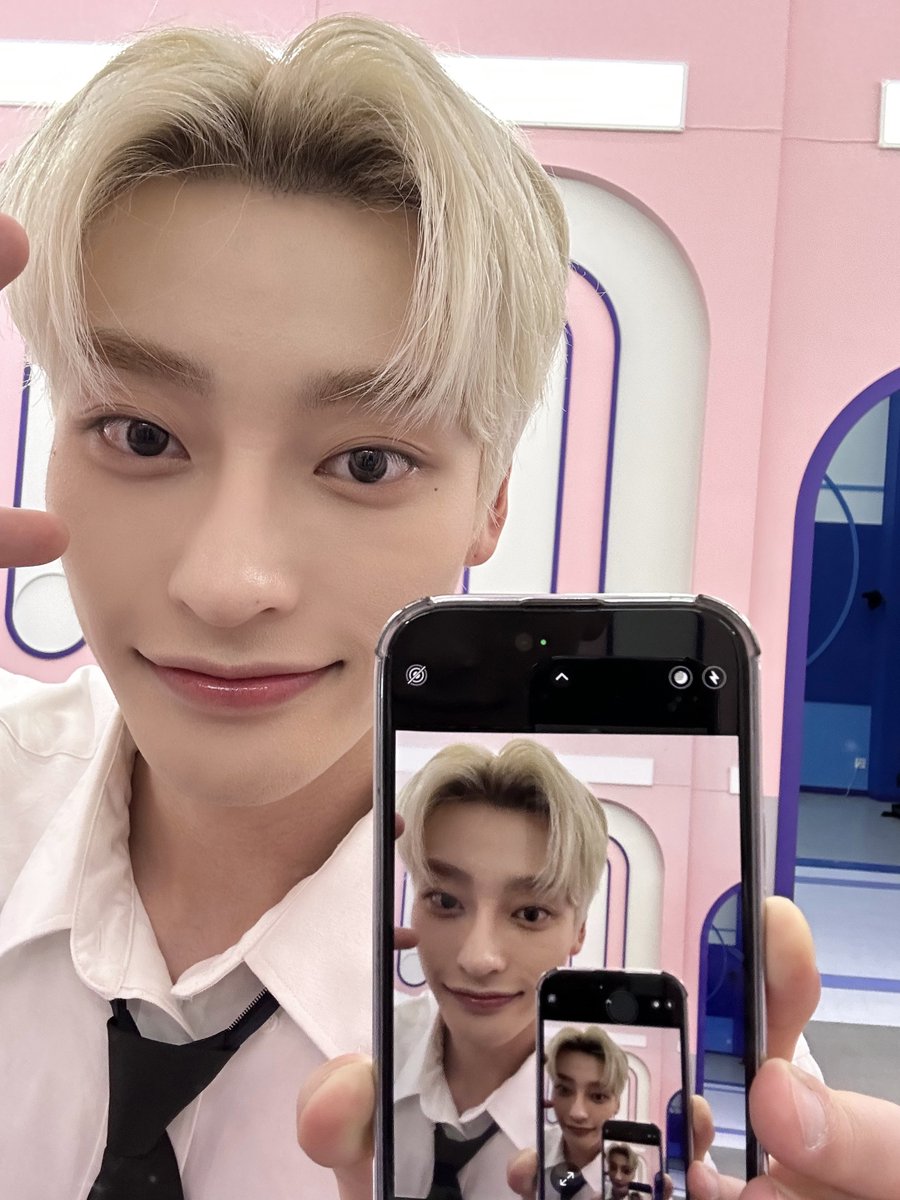 fantasyboys_'s tweet photo. 태선모음집.zip📸
MZ 거울 셀카 이거 맞냐며..
전 헤드폰을 주로 쓰긴 하지만 헤메를 받은 상황에선 무조건 유선 이어폰 ><
판메 여러분 밥 잘 챙겨 먹고 있죠? (매일 궁금해요)
잘 챙겨 먹기로 약속👐💞

#소년판타지 #FANTASYBOYS
#태선 #TAESEON https://t.co/9BQf45rdAX