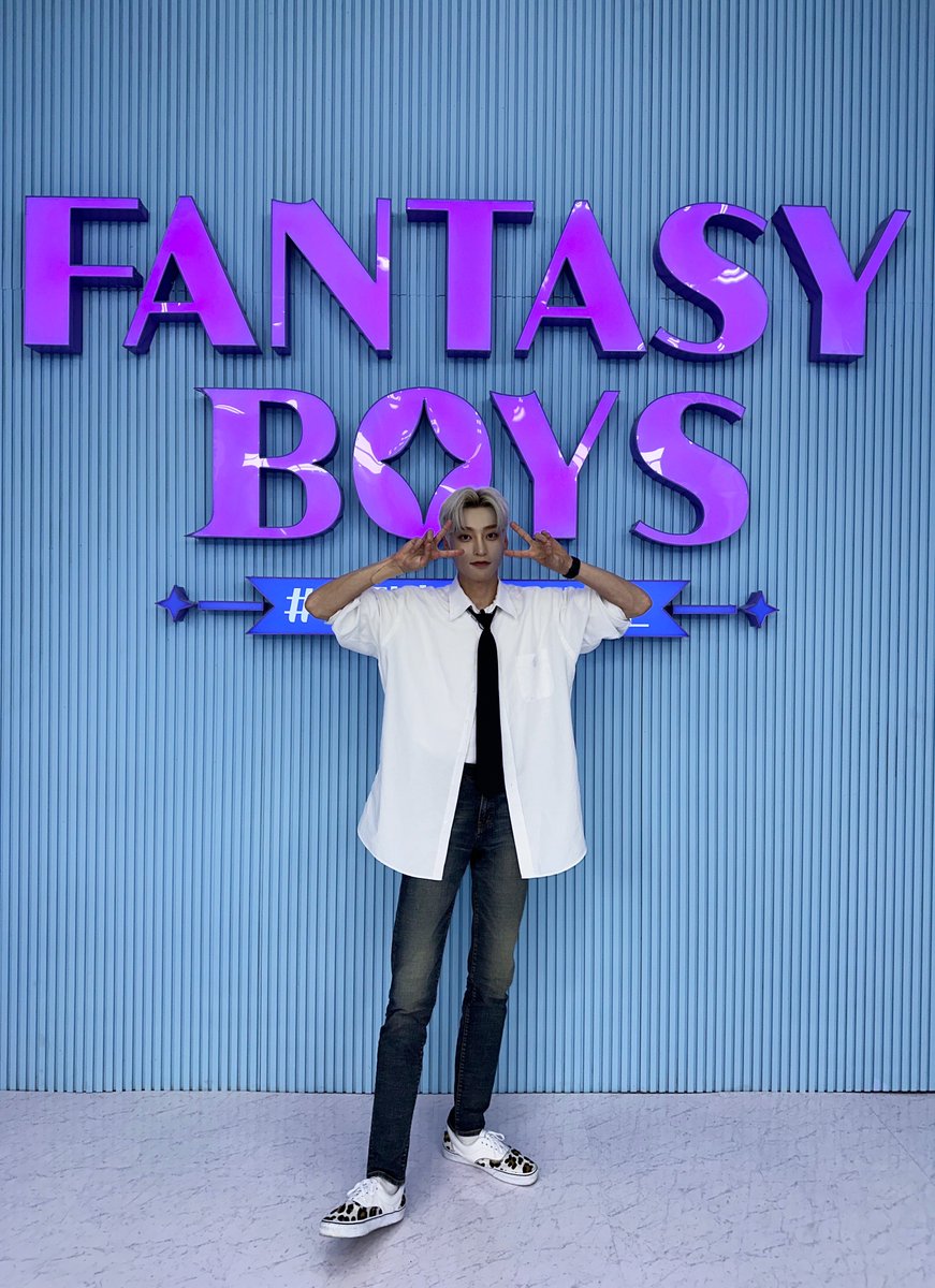 fantasyboys_'s tweet photo. 태선모음집.zip📸
MZ 거울 셀카 이거 맞냐며..
전 헤드폰을 주로 쓰긴 하지만 헤메를 받은 상황에선 무조건 유선 이어폰 ><
판메 여러분 밥 잘 챙겨 먹고 있죠? (매일 궁금해요)
잘 챙겨 먹기로 약속👐💞

#소년판타지 #FANTASYBOYS
#태선 #TAESEON https://t.co/9BQf45rdAX