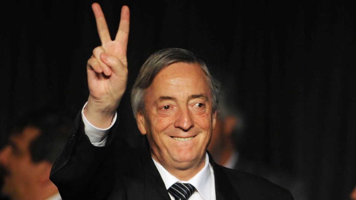 danimenendezok's tweet photo. Hace veinte años, en un nuevo aniversario de la Revolución de Mayo, Néstor asumía la presidencia devolviendo la esperanza a millones de argentinos y argentinas.

Imitemos su ejemplo para hacer de la Argentina un país con todos y todas adentro ❤️🇦🇷 https://t.co/3gZ9jiihFT