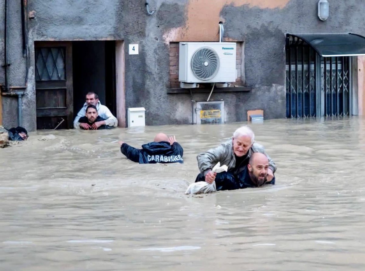 fgiorgetti74's tweet photo. Un dolore, quello dell’alluvione, che noi fiorentini conosciamo molto bene.
Un pensiero di vicinanza all’Emilia Romagna, colpita da questa tragedia.
#emiliaromagna https://t.co/pfWTpua4wV