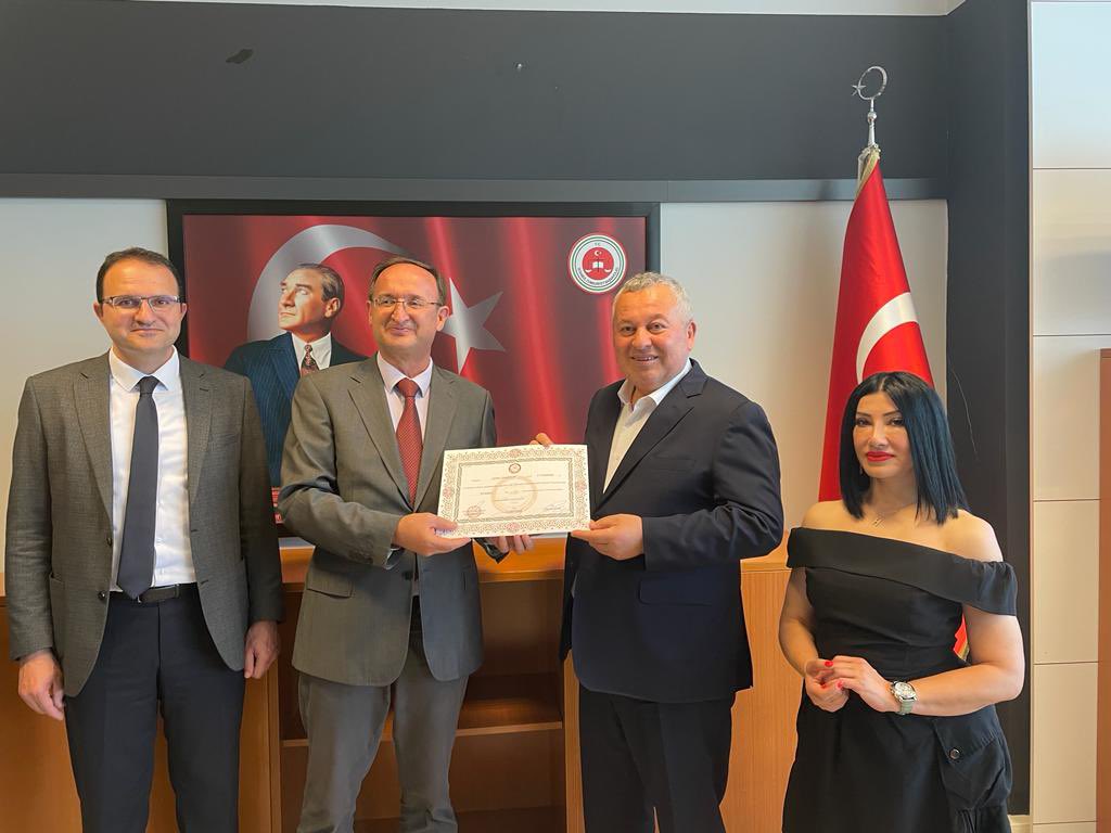 sedaterge21's tweet photo. Sayın Vekilimiz Cemal Enginyurt abimiz ile başladığımız yoğun bir seçim çalışmasının sonunda vatandaşlarımızın teveccühü ve emeklerimizin karşılığında milletvekili mazbatasını seçim kurulundan aldık. Sayın Vekilimiz Cemal Enginyurt abimize ve milletimize hayırlı uğurlu olsun. https://t.co/YaPxXoRg4i
