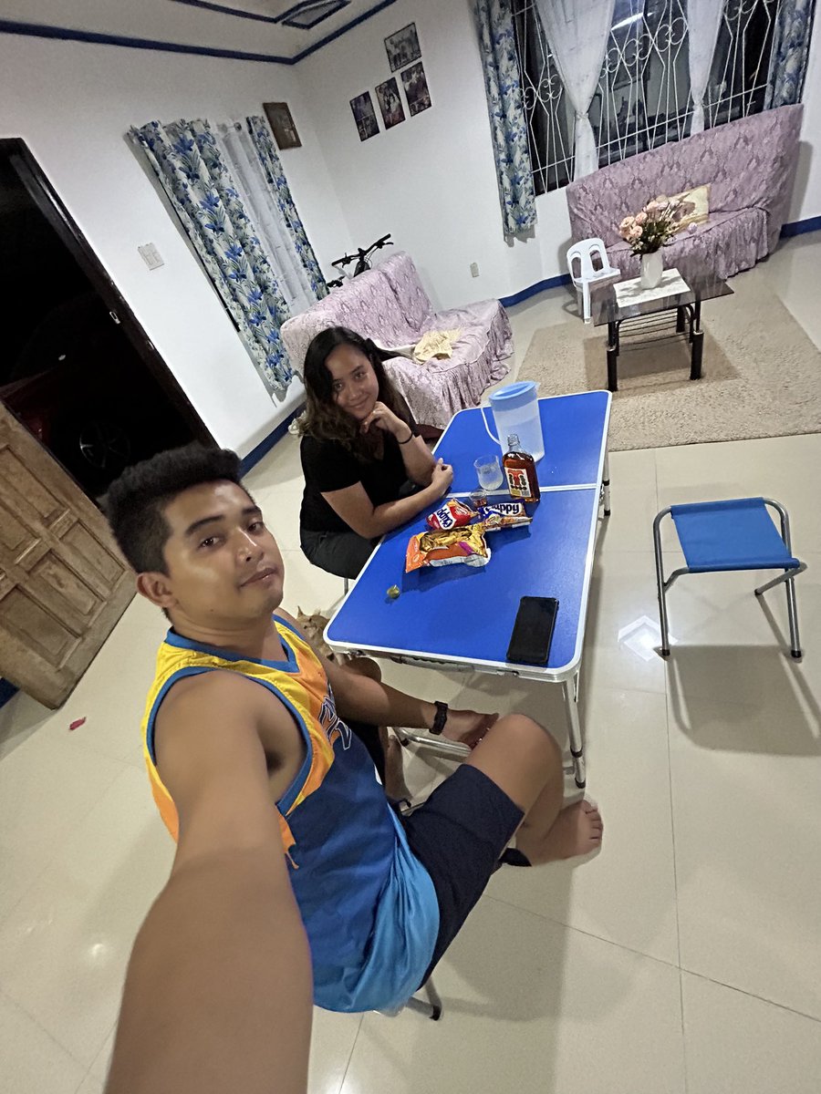 BiancaKulot's tweet photo. Binyagan ang bagong portable table and chairs 😂 Imagine lang nga naa sa beach hahahahaha https://t.co/FTrNhFDOyH