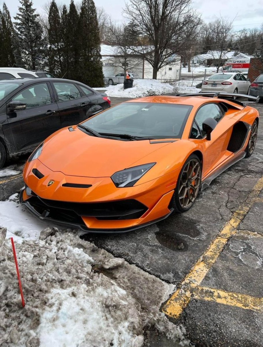 DailyLamboTM's tweet photo. Lamborghini Aventador SVJ 🍊 https://t.co/qq70LDVsnb