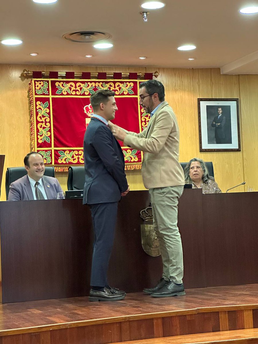 📜Esta mañana <a href="/Carlodelaflor/">Carlos</a> ha recogido su acta como concejal del Ayuntamiento de Pinto por Ciudadanos.

🧡Enhorabuena Carlos por esta oportunidad que se te brinda para defender los valores liberales en Pinto.