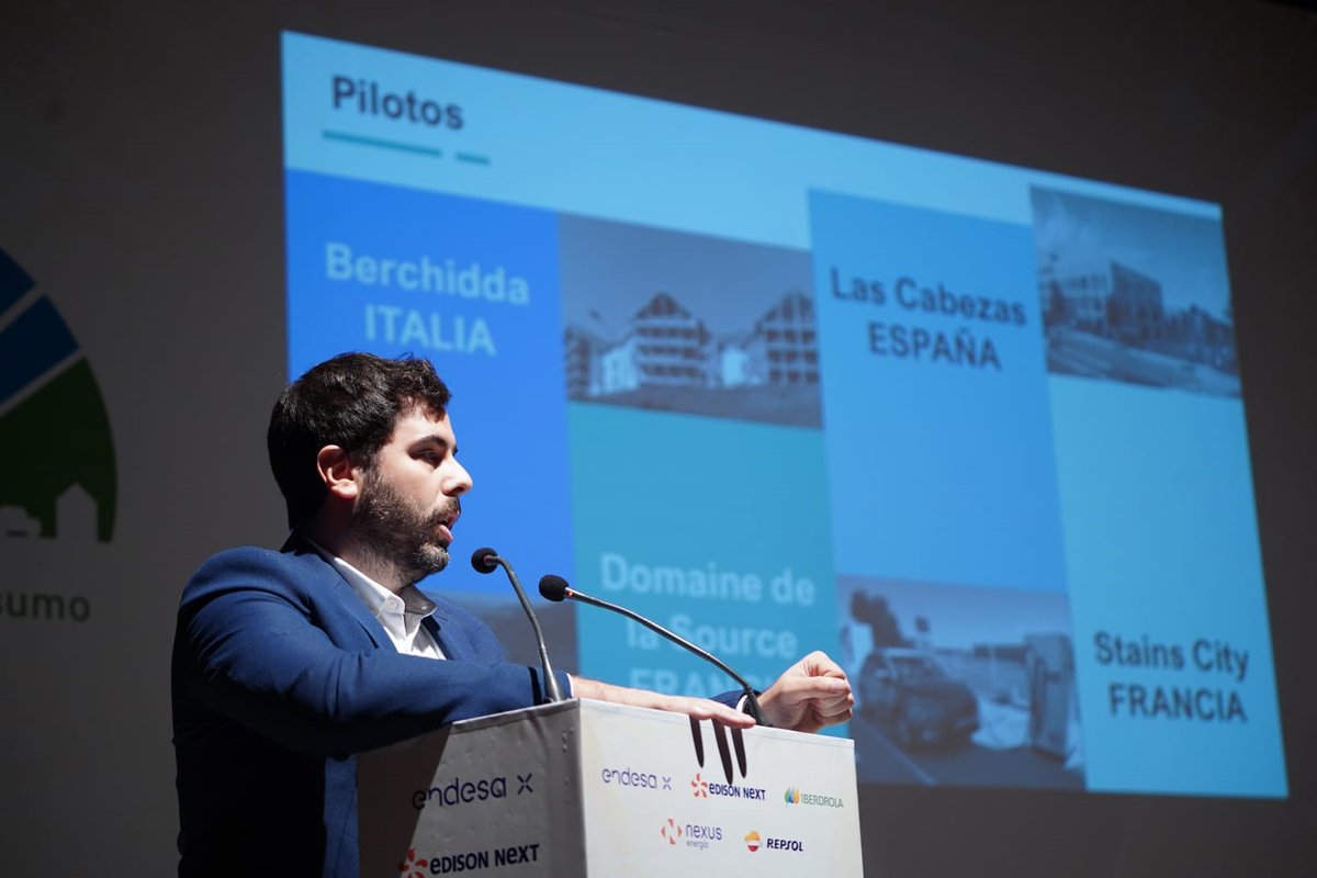 NeonEUProject's tweet photo. 📢Today Neon Project EU at the #CongresoAutoconsumo in Valencia
👏👏👏Javier Alberto Muñoz from @APPA_Renovables, Eneko Olabarrieta from @R2M_ES & Sergio Luján from @GFMFotovoltaica have presented NEON
#citizenenergycommunities #smartgrids #optimalenergyasset #Optimalenergy https://t.co/e4bkhFlrp4