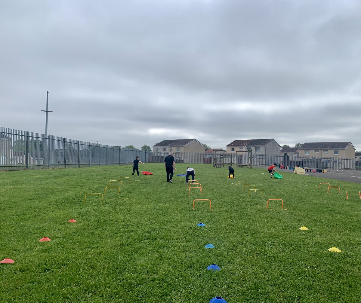 MrsDuncan123's tweet photo. Sports Day fun for Room 4. The boys enjoyed a football shootout, obstacle course, flat race and an egg and spoon race. Well done 👏🏼🥇🥈🥉. @HareleeshillPS #itsSLC https://t.co/VFcoMaPhjj