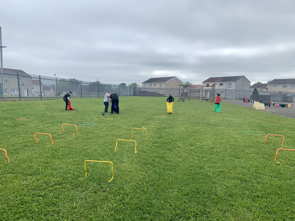 MrsDuncan123's tweet photo. Sports Day fun for Room 4. The boys enjoyed a football shootout, obstacle course, flat race and an egg and spoon race. Well done 👏🏼🥇🥈🥉. @HareleeshillPS #itsSLC https://t.co/VFcoMaPhjj