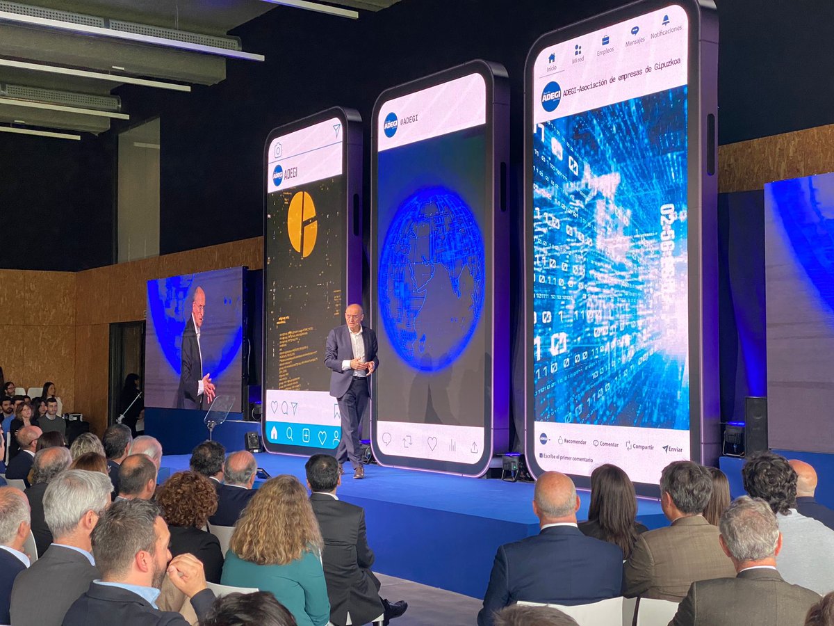 FabrikaNCE's tweet photo. Hoy en el día de la empresa de @ADEGI celebrado en #Fabrika, hemos disfrutado de escuchar a @XavierMarcet quien ha destacado que "Las empresas y organizaciones son lugares en los que crecer haciendo crecer a las personas, a otras empresas, a clientes y a la sociedad". https://t.co/haLdHHby2O