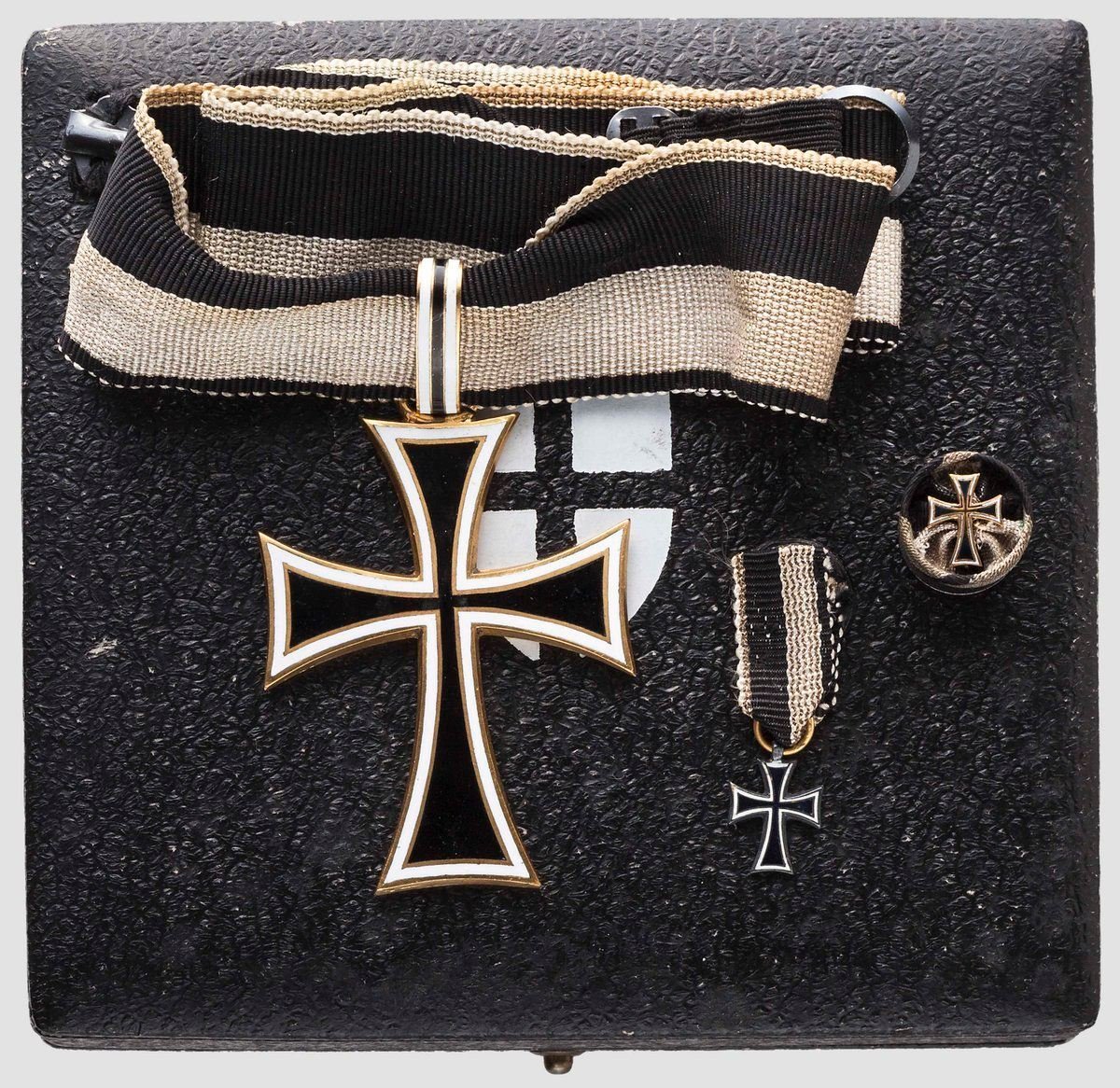 TeutonicOrden's tweet photo. The Teutonic Order of Saint Mary's Hospital in Jerusalem would like to invite individuals to Petition for Membership of the #TeutonicOrder - #DeutscherOrden - #GermanOrder - Please email: kontakt@teutonicorder.com https://t.co/QNgBUCyD21