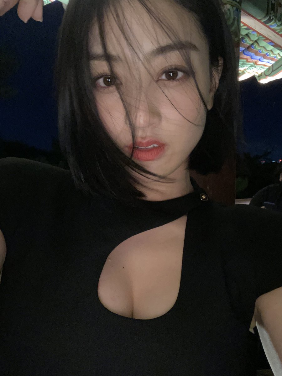 jihyo moments that could kill a sapphic tweet media