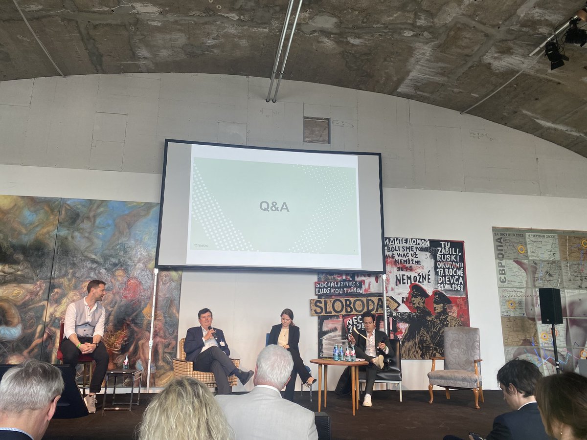 ackerbauref's tweet image. #CannabisCon der @dfv_de in Frankfurt gestern. Eine Konferenz der sich entwickelnden #Cannabis-Branche in Deutschland. Im Rahmen von vielen Panel-Diskussionen wurde intensiv über die bevorstehende #Legalisierung von Cannabis debattiert… und der DBV war natürlich auch am Start!👩🏼‍🌾