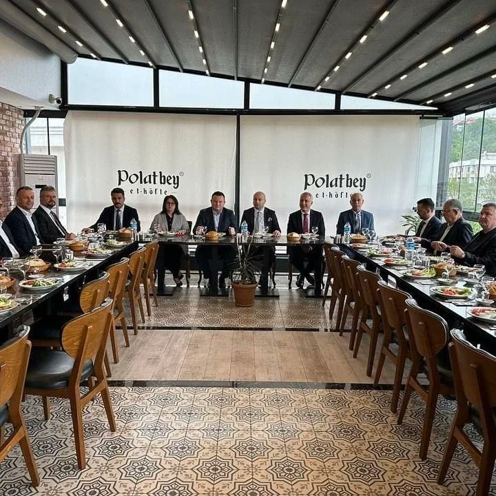 MHPSakarya's tweet photo. Grup Başkanvekilimiz Sn. Muhammed Levent BÜLBÜL, İl başkanımız Oğuz ALKAŞ, belediye başkanlarımız ve milletvekili adaylarımız ile birlikte Cumhurbaşkanlığı 2. tur seçimleri gündemi ile ilgili basın toplantımızı gerçekleştirdik.
#MHP #Sakarya #Cumhurİttifakı https://t.co/3u6bGiwGYk