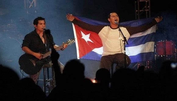 A ver q va a decir el señor Bórrell cuando nos visite del acoso fascista a #BuenaFe, los videos donde sale el fantoche ese gritando, escupiendo y haciéndose el guapo desde España. A ver q tiene q decir d democracia, libertad d expresión, civismo y respeto. A ver?? #IslaRebelde