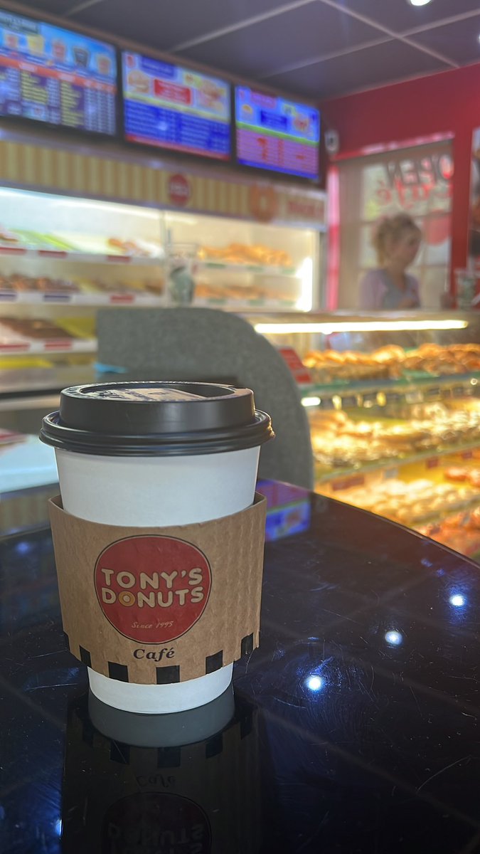 Started my day off with prayer meeting at <a href="/gracechurchstl/">Grace Church St. Louis</a> for our #prayersprint and <a href="/TonysDonuts/">Tony's Donuts & Cafe</a> was calling my name afterwards. 😋