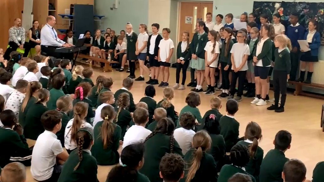 🎵The Academy's Music Department Roadshow called in on @LipsonValePS this week

Students from Lipson Vale, @SalisburyRdPrim and @LairaGreenSch came together to perform, and listen to, a selection from Bugsy Malone🎵

📹Full show here👇
youtu.be/LrWhEgXFAWg

#LipsonLife💙