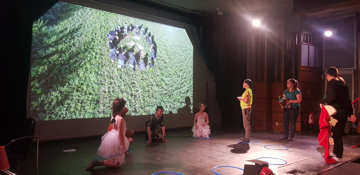 L'IME synergie 43 de Monistrol sur Loire en répétition dans l'amphithéâtre du lycée pour leur spectacle du 15 juin.
 <a href="/acclermont/">Académie de Clermont-Ferrand</a> <a href="/DSDEN_43/">DSDEN de Haute-Loire🇫🇷</a>