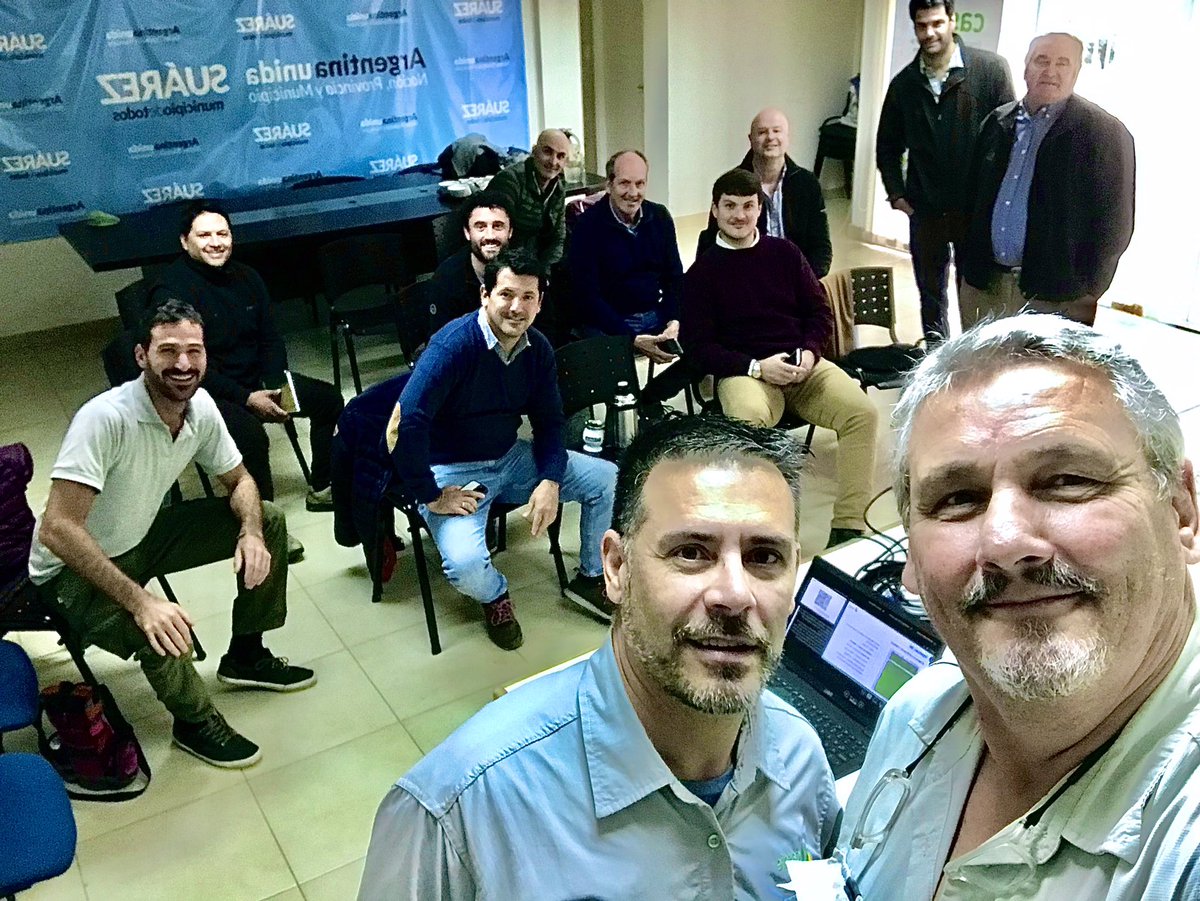 patucomendez's tweet photo. En #CoronelSuarez junto con la #Municipalidad, y todos las #Agronomias y #Depositos del distrito. Capacitándose sobre #DepositosOk programa depósitos de @TwitCASAFE , junto a @carrazan_walter 
#HayEquipo
#UsoResponsable
#Seguridad
#Prevención
#HacerLasCosasBien
#LaSelfieDePatuco https://t.co/cyxM690758