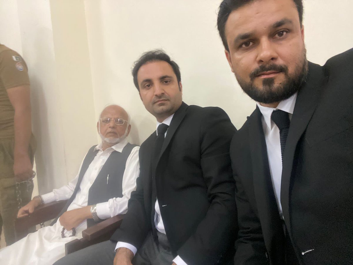 ہائیکورٹ کے حکم پر رہائی کے بعد سینیٹر اعجاز چودھری کی پولیس کے ہاتھوں پھر گرفتاری 

سینیٹر اعجاز چودھری کو راولپنڈی کچہری میں پیش کردیا گیا 

پنجاب پولیس سینیٹر اعجاز چودھری کا راہداری ریمانڈ لیکر لاہور روانہ 

سینیٹر اعجاز چودھری کو لاہور کی انسدادِ دہشتگردی عدالت میں پیش کیا