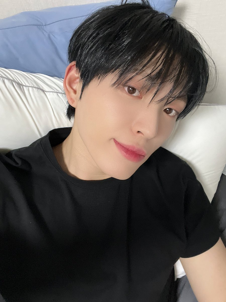 DKB_OFFICIAL on Twitter: &ldquo;BB 생일축하해요 선물은 나얍 🏻 #희찬 #HEECHAN #다크비 #DKB&rdquo;