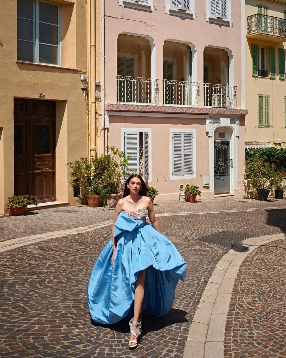 bkbsouthcinema's tweet photo. Aditi Rao Hydari's mesmerizing debut appearance from the prestigious Cannes 2023 event.

#aditiraohydari #aditirao #cannes #cannes2023 #cannesfilmfestival #btownsotuhcinema #btownkibilli https://t.co/yhnrdWyG5n