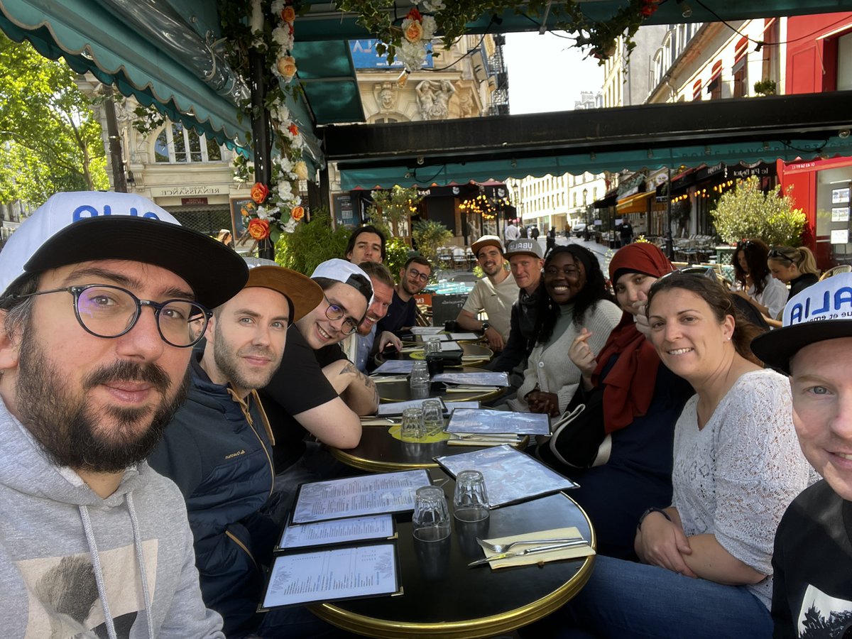 Une expérience culinaire géniale à “L'appartement Saint Martin” ! 

Entre les plats délicieusement préparés et l'ambiance cosy, c'est un pur régal pour les papilles. 

#Paris #Gastronomie 🍽️🇫🇷