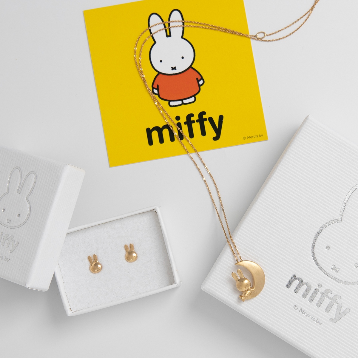 Elevate your style game this bank holiday with the enchanting Miffy and the Moon Jewellery Set by @licensedtocharm! 

Don't miss out - shop now and illuminate your look with the radiance of moonlight!

bit.ly/3pnvXHQ