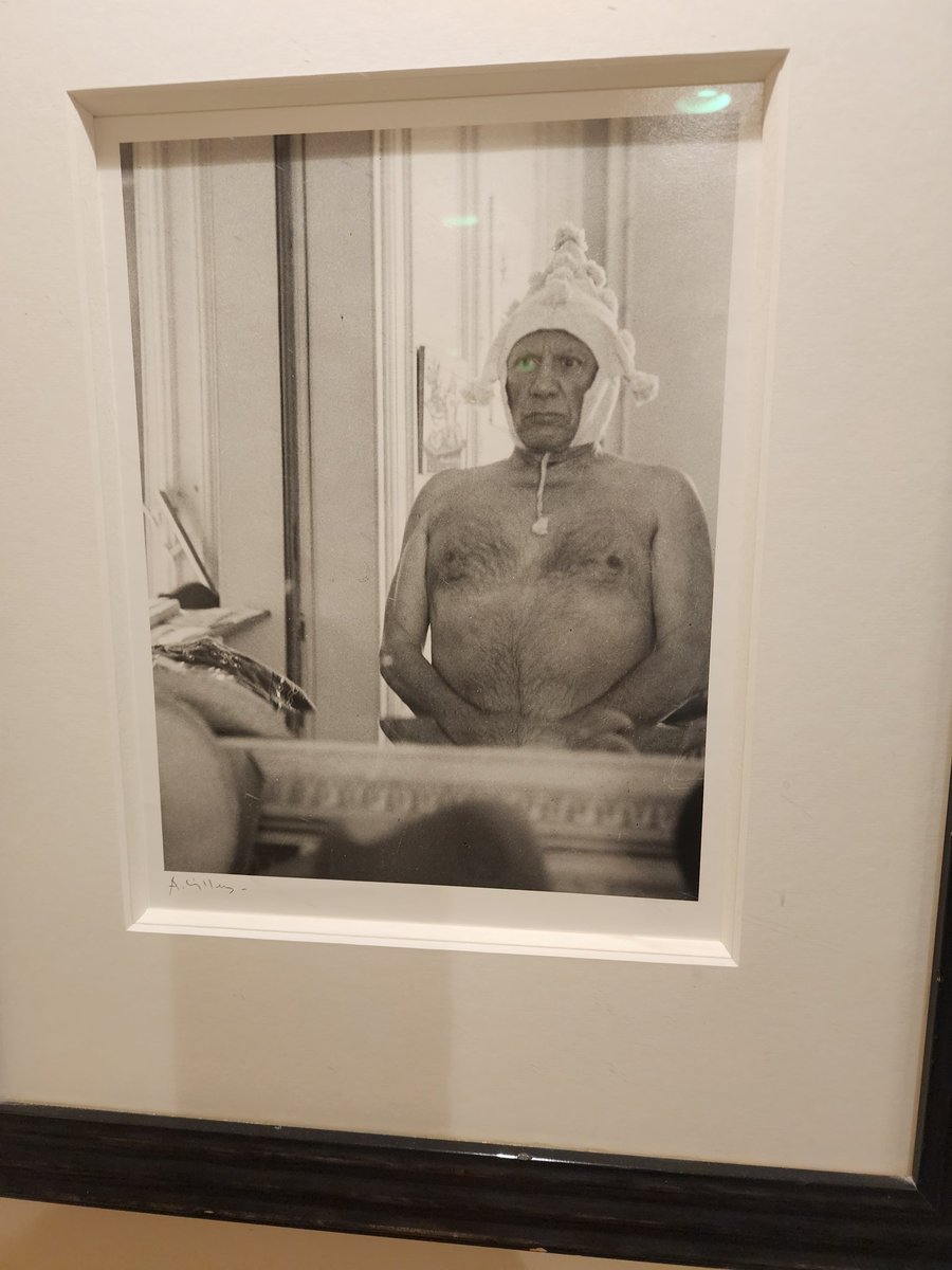 @InternetH0F This is a picture I took in Mougins, France, of an actual photo of Picasso.  It was in a restaurant in his hometown where lots of his old sketches and art are displayed.

Wild.