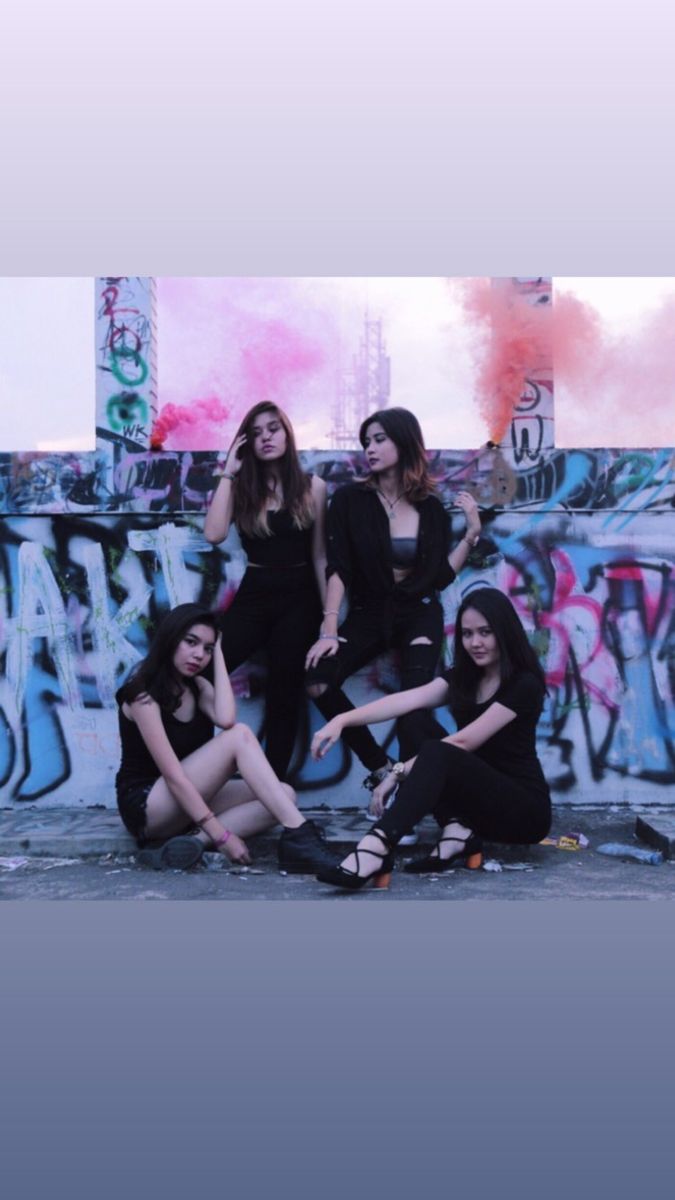 ishanurt's tweet image. You can't sit with us. 🤷‍♀️ #RahasiaNegara #Awkarin #Sargib #LulaLahfah #RisyaBrabo #Fff #Lfl