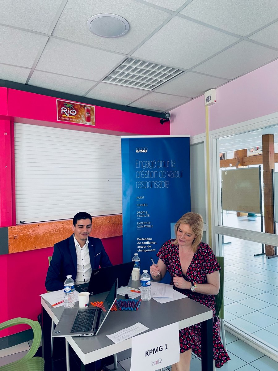 [👁‍🗨Zoom Sur] #jobdating au 🏫 Lycée Cassin de #metz ! Nos équipes #ressourceshumaines <a href="/KPMG_Est/">KPMG Est</a> rencontrent les élèves
📢Programme #LycéedelaRéussite <a href="/KPMG_France/">KPMG France</a> : ✨#soutenir les élèves dans leur insertion professionnelle 
#EngagementCitoyen #EgalitédesChances