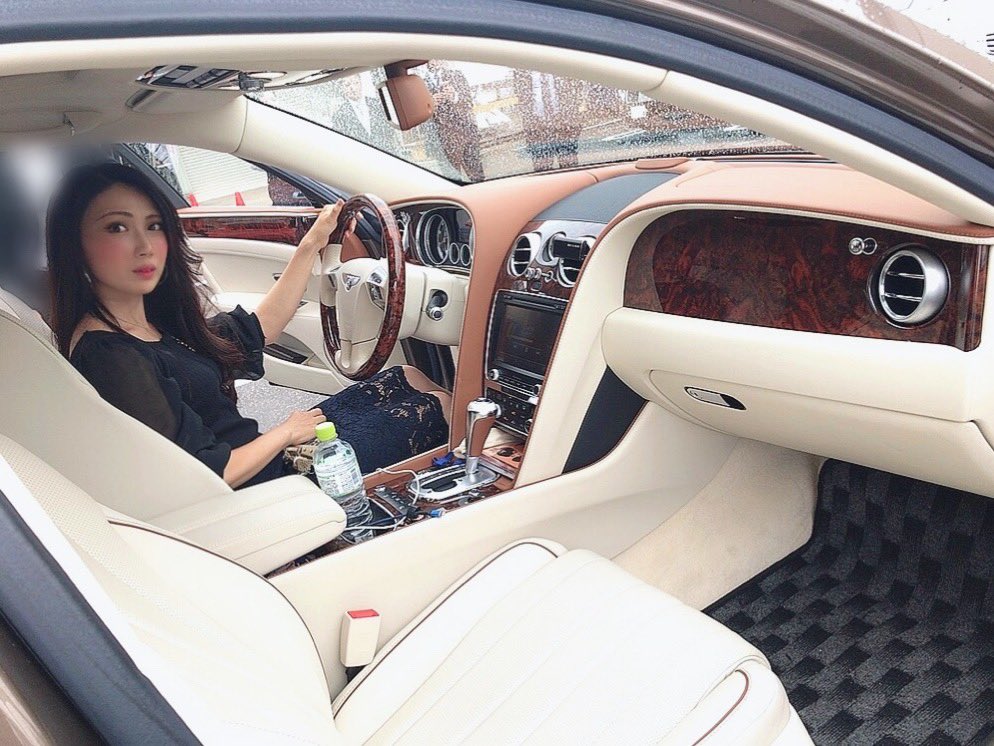 ma_h0119's tweet image. 懐かしい…ロールスロイスとベントレー🙋‍♀️
ロールスロイスは安定感ありましたわ✨

#ロールスロイス
#rollroyce 
#ベントレー
#bentley
#車
#車好きな人と繋がりたい
#ドライブ
#トレーニング
#パーソナルトレーニング
#キックボクシング
#パーソナルトレーナー