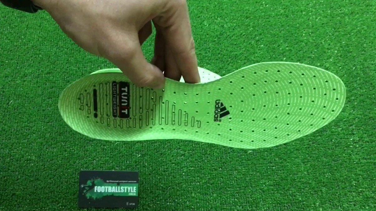 Insoles maintain foot arches, distributing load and reducing the risk of overloading. 🏋️‍♂️🏃‍♀️ #ArchSupport #FootHealth

Don't neglect the importance of proper footwear! Stay safe and protect your feet on the football field. ⚽️👟 #PlaySmart #FootSafety