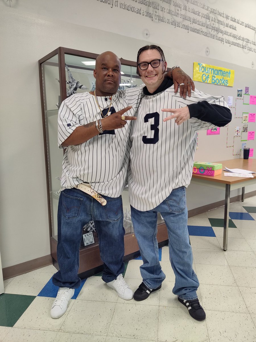 Brownie3789's tweet image. Decades day at school #KrisKross #jumpjump #macdaddy #daddymac
