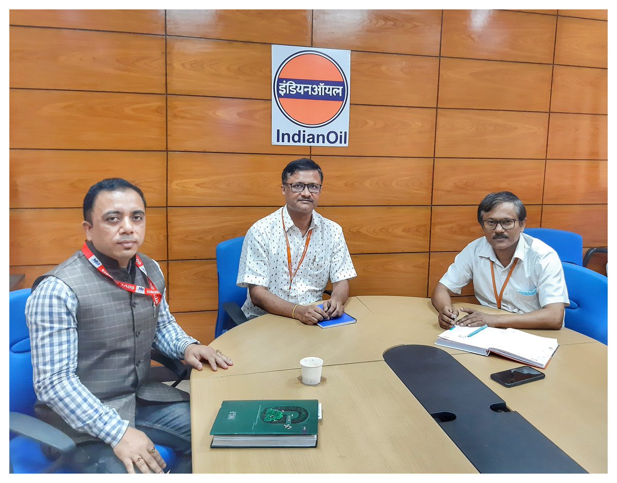 STPI_Haldia's tweet photo. #STPIBeyondMetros: Today, OIC-STPI Haldia, had a meeting with Sh. S.Dutta, DGM (IS), IOCL- Haldia Refinery and apprised him of the PMC, VAPT and other services of #STPIINDIA and explored about avenues of Joint Cooperation.
@arvindtw @stpiindia @stpi_kolkata https://t.co/21a9ScIu1C