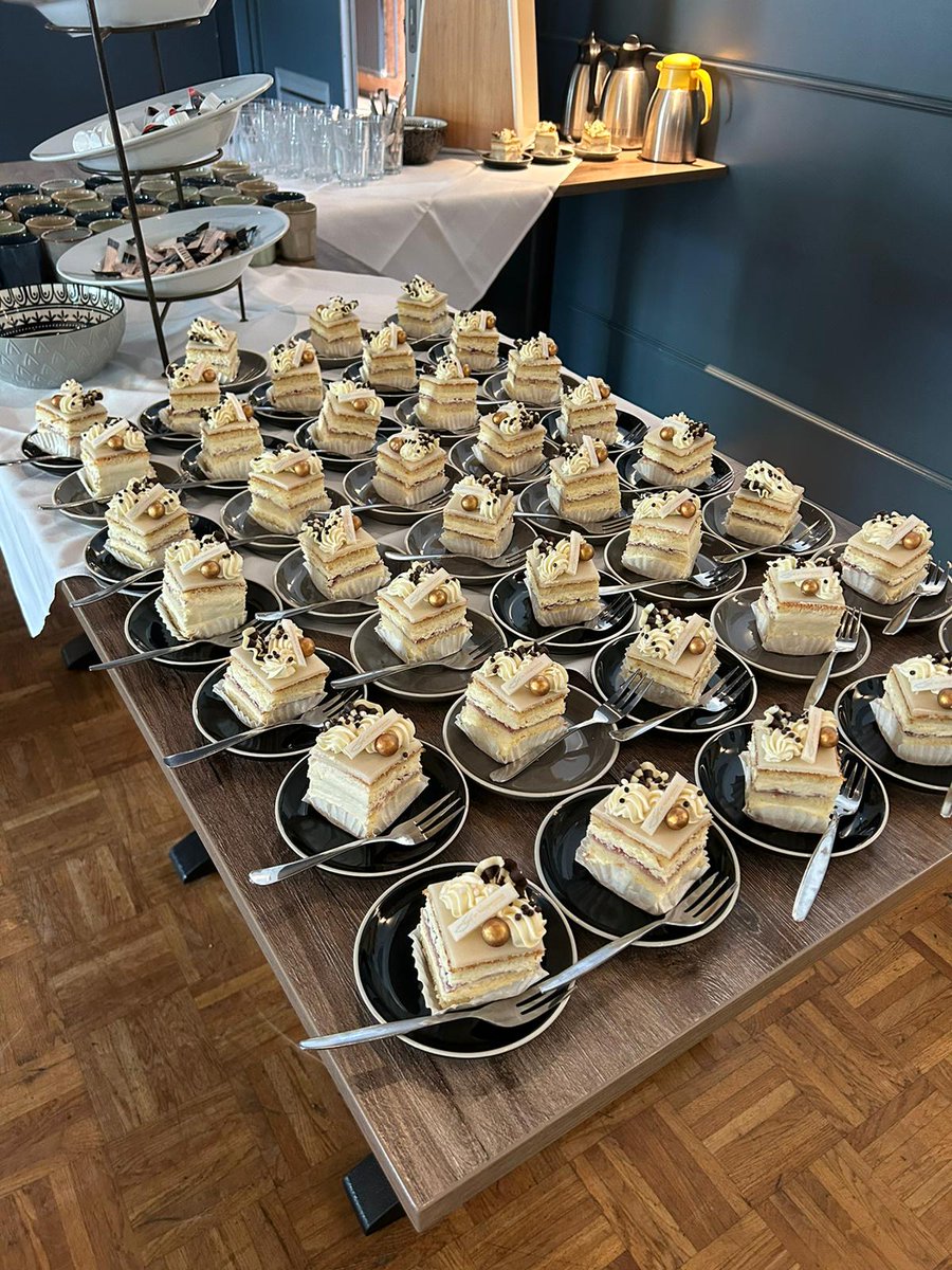 op 24 mei jl. ondertekenden meer dan 30 organisaties een nieuw samenwerkingsconvenant. De burgemeesters, de bestuurders van zorgpartijen, alle justitie en veiligheidspartners bieden het Zorg- Veiligheidshuis Zuid-Holland Zuid hiermee een stevige juridische basis de komende jaren.