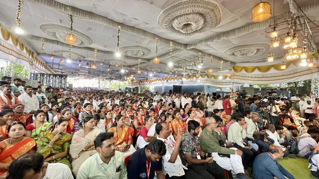 Dev_Fadnavis's tweet photo. 🕔4.45pm | 25-05-2023 📍 Solapur | संध्या. ४.४५ वा. |२५-०५-२०२३ 📍सोलापूर.
🔸भाजपा सोलापूर शहर व ग्रामीण जिल्हा संकल्प महाविजय कार्यकर्ता संमेलन
🔸BJP Solapur City and Rural District Sankalp Mahavijay Karyakarta Sammelan.
🔸भाजपा सोलापुर शहर एवं ग्रामीण जिला संकल्प महाविजय कार्यकर्ता सम्मेलन
#BJP #Maharashtra #Solapur