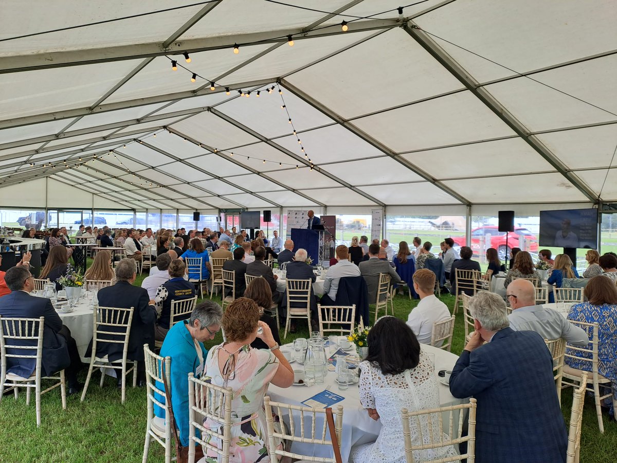 HertsChamber's tweet photo. 🎤This month's #chamberlunch guest speaker, @AmarLatif_, entrepreneur and television presenter, sharing with our guests how he has overcome significant challenges through sheer determination and turned a loss into an inspiration!

#KeeptheHeartinHerts #networkingUK https://t.co/9oL3Egky7A
