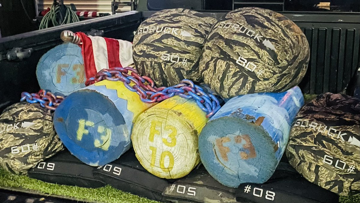 F3Hardcore's tweet photo. Mini-Murph at #HardCore for
7-lucky pax to start tha party.
#burdenCarry laps and tha 💪🏼#sandBall wall was hittin’ hard.
Topped it off w/ #wallClimbs up the chain to the upper deck⛓️
#getSwole n #getRight
@F3Metro🛡️#ISI https://t.co/OqHNsKStP9