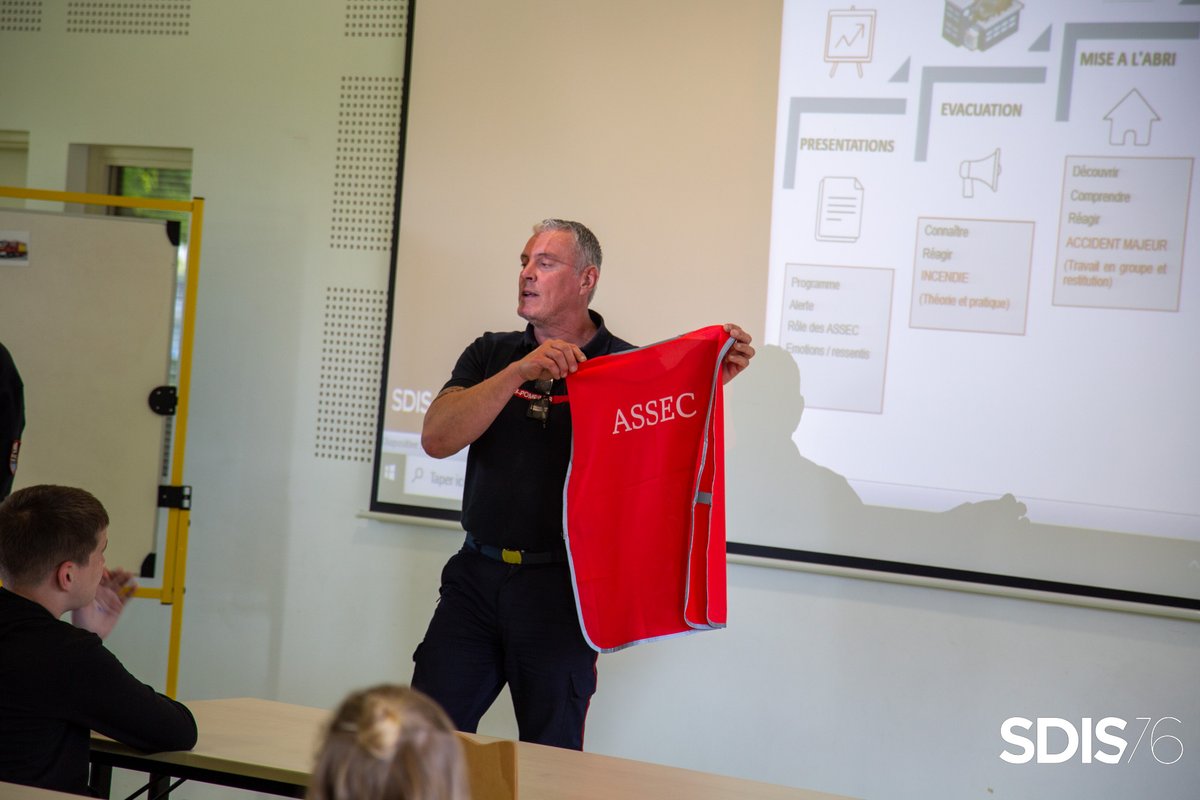 Sdis76's tweet image. #IPCS

📣Poursuite des stages de formateurs à l&apos;information préventive aux comportements qui sauvent. La formation se déroule au collège Albert Camus à #Yvetot auprès des adultes et des élèves.

 👏Bravo à toutes et tous pour cet engagement citoyen !