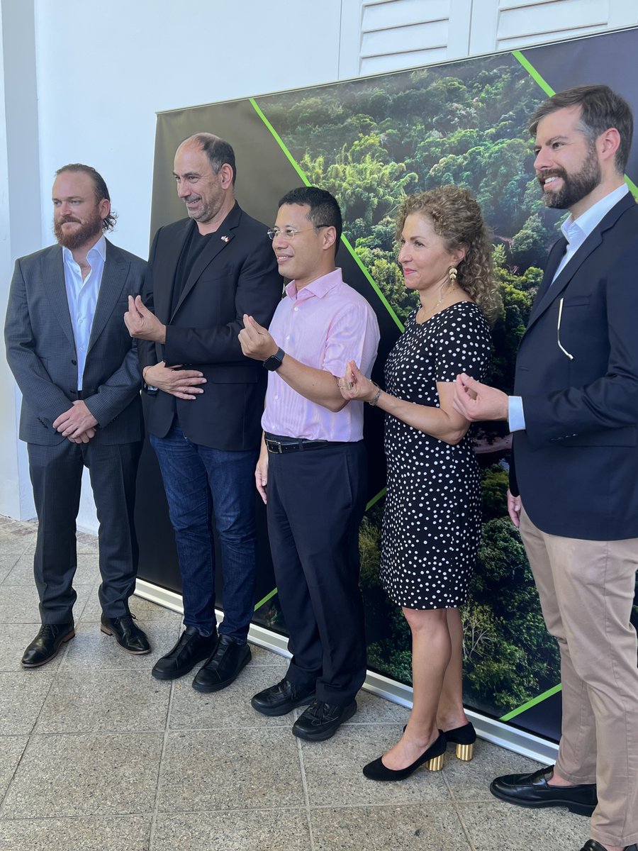 🌱XPRIZE kicked off #XPRIZERainforest semifinalist testing with an Opening Ceremony event in Singapore. Here's XPRIZE CEO @AnoushehAnsari, XPRIZE EVP Biodiversity & Conservation @Peter_Houlihan, @USAMbsg, @DesmondTSLee and @InstitutoAlana Executive Director @HartungPedro