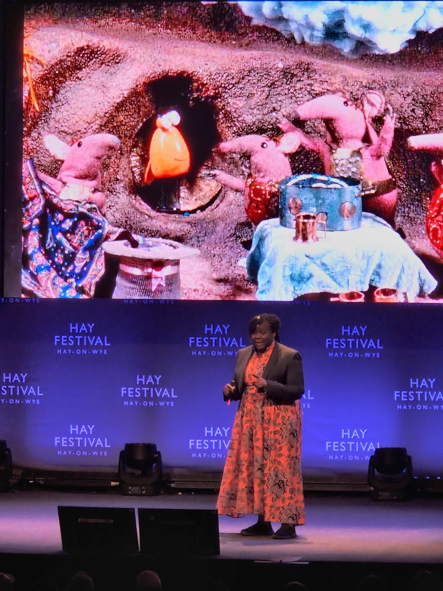 marys_rc's tweet image. One of our amazing Blwyddyn 6 asking the inspirational Maggie Pocock a question #curiouslearner #hayfestival