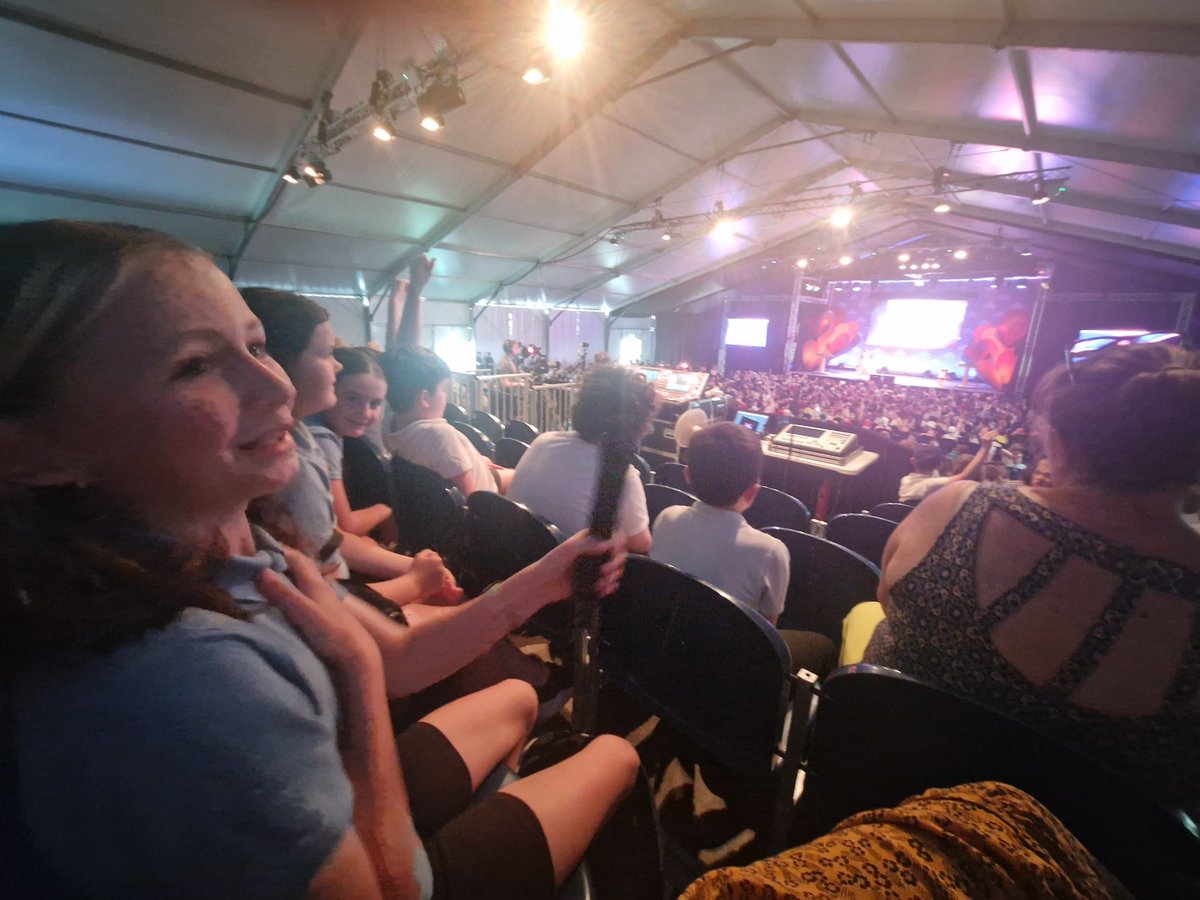 marys_rc's tweet image. One of our amazing Blwyddyn 6 asking the inspirational Maggie Pocock a question #curiouslearner #hayfestival