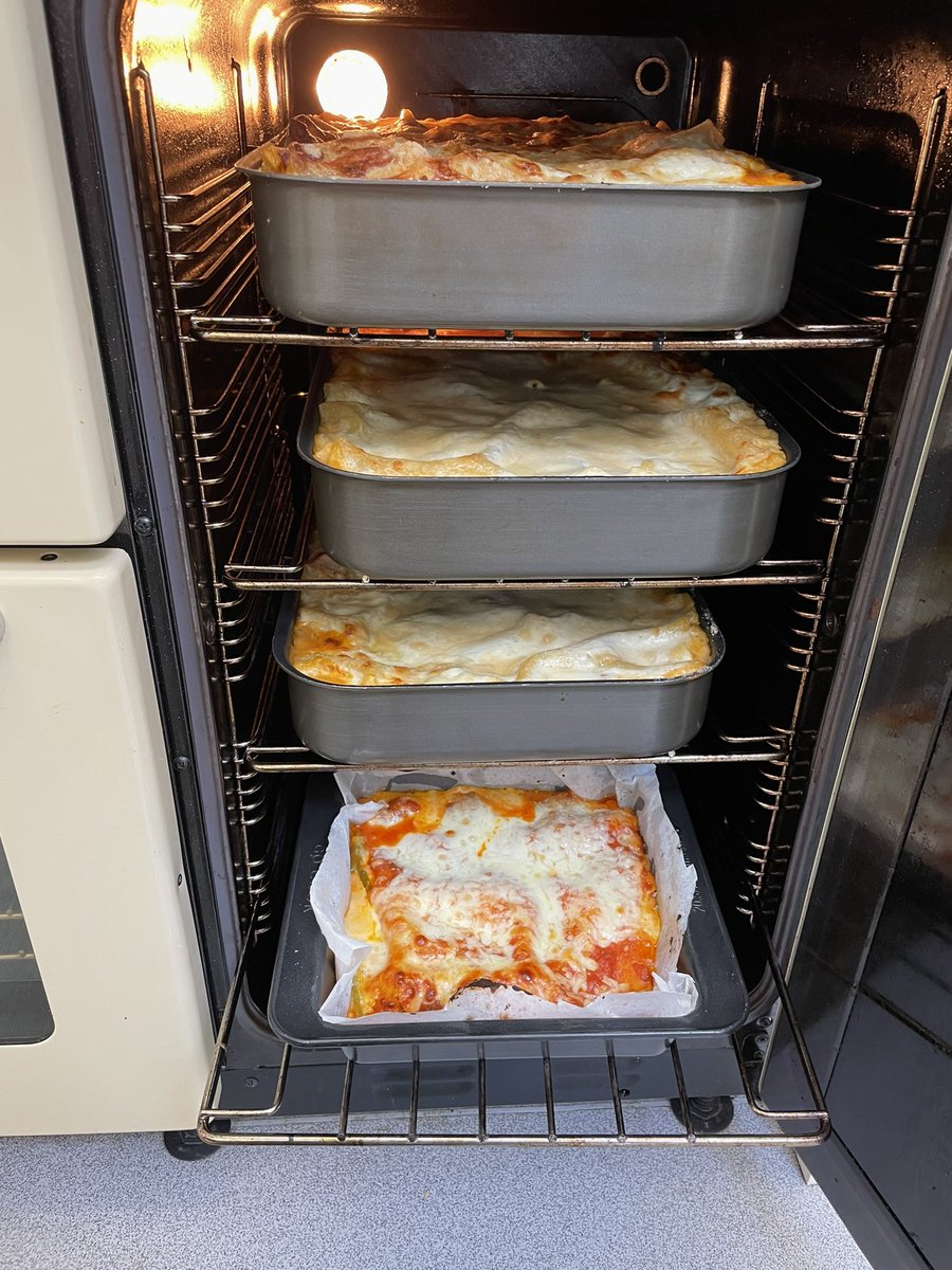 CllrTonyKear's tweet photo. Volunteering at the Usk Food kitchen - progressed (π€£)to being allowed to cook the vegetarian option. 49 catered for today and delivered to their homes.
More volunteers are needed - no experience needed just good team skills in a busy kitchen. #ificandoit
Contact details β¬οΈ https://t.co/wgMHvbd453