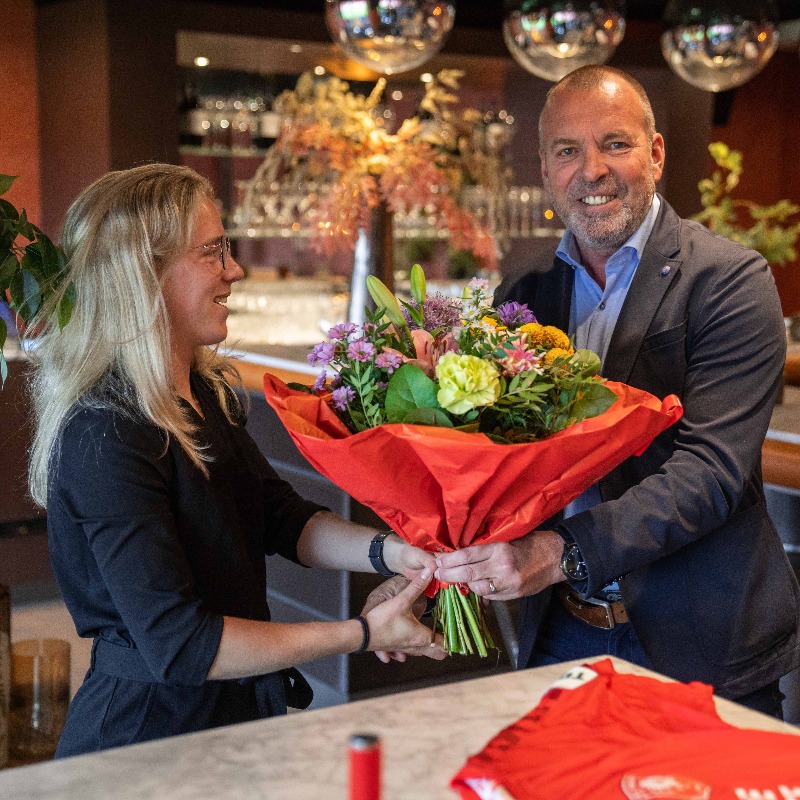 FCTwenteVrouwen's tweet photo. ✍️ 𝐄𝐥𝐞𝐧𝐚 𝐃𝐡𝐨𝐧𝐭 𝐭𝐞𝐤𝐞𝐧𝐭 𝐧𝐢𝐞𝐮𝐰 𝐜𝐨𝐧𝐭𝐫𝐚𝐜𝐭 𝐛𝐢𝐣 𝐅𝐂 𝐓𝐰𝐞𝐧𝐭𝐞 𝐕𝐫𝐨𝐮𝐰𝐞𝐧
🗣️ 'Ik zie me dat bij FC Twente doen'
#FCTwente