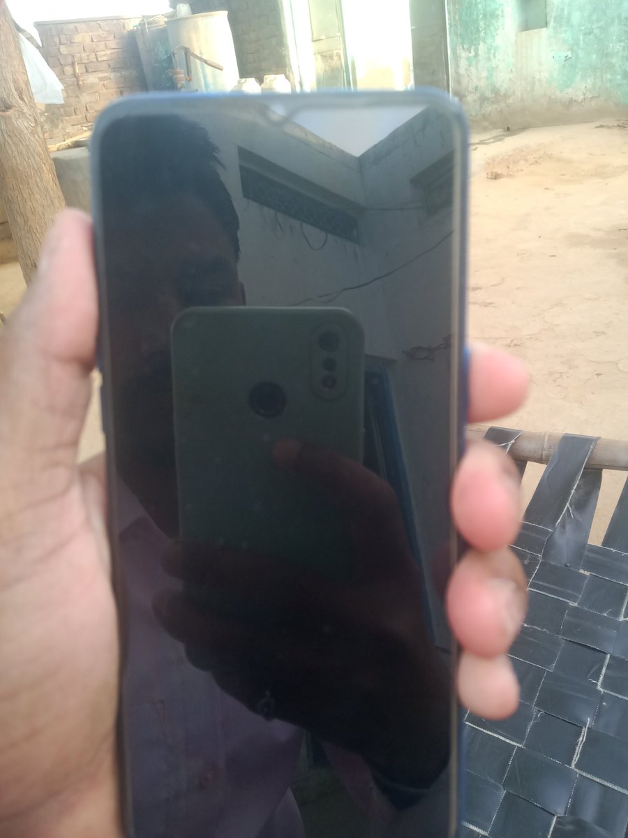 ArunKiTECH11627's tweet photo. Hello @realmeIndia 
Mere pass realme 5 phone hai 
Jo kuch dino se power on nahi ho raha hai 
aur na hi charging show ho raha hai aur na hi charge ho raha hai

#Realme #Realme5 @realmecareIN https://t.co/SABQFnjw4l