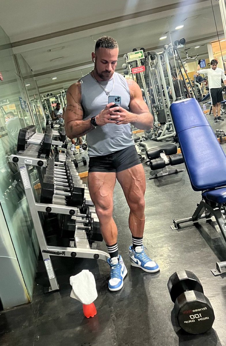 MuscleService's tweet photo. At the gym / after the gym Via @MiKe16p 🍆💪⛽️https://t.co/qLY0I36Zgw https://t.co/j0iMyAQDeF