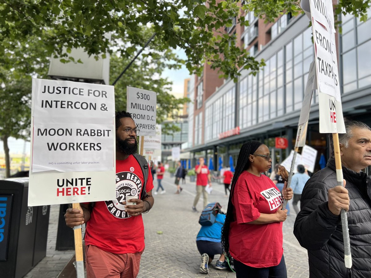 UHLocal25's tweet photo. We’re back! We’ve been out since 7AM at the InterContinental on The Wharf. 

Justice for InterCon and Moon Rabbit workers! https://t.co/ttJ3p7EAhp