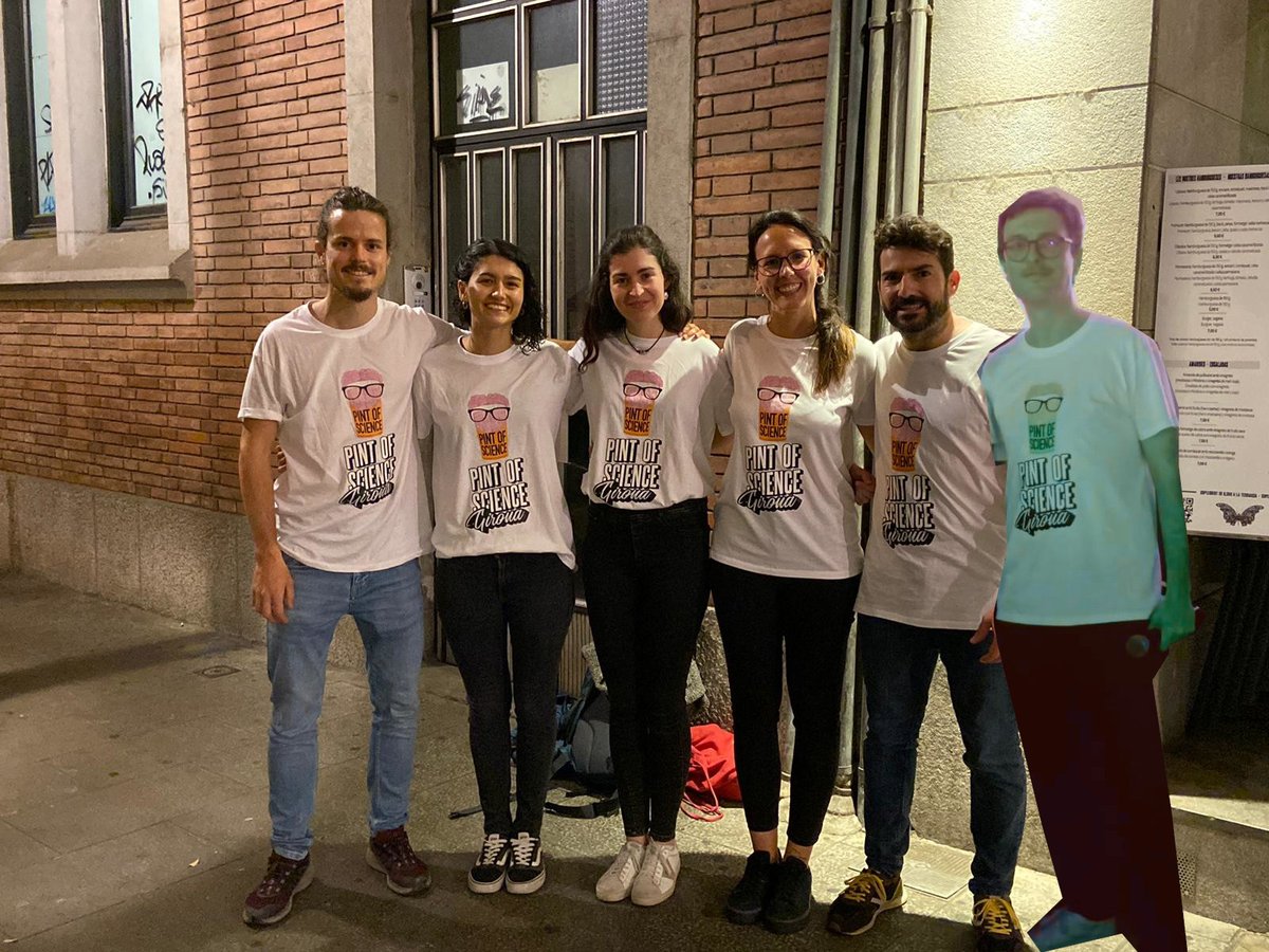 Girona7ciencia's tweet image. Finalment vam aconseguir reunir tots els voluntaris de l'edició 2023 del @pintofscienceES a Girona!
Gran equip! Gràcies a tothom per fer-ho possible!
Fins l'any vinent!
#PINT23ES #PINT23GIR #Kerunta #Sbarjo #CuCut
@IcraWater @idibgi @c4dudg @EUERAM @btmsound