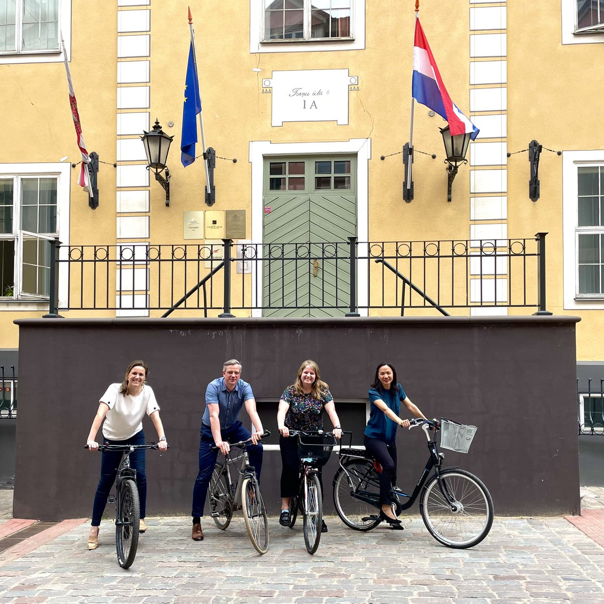 🇳🇱 Today in the Netherlands we celebrate “Cycle to Work Day” 

🚲 Our colleagues at the Dutch Embassy in #Riga often use the bike to go to work. 

With whom do you cycle to work?

#fietsnaarjewerkdag
#CycleToWorkDay
#bicyclehappiness