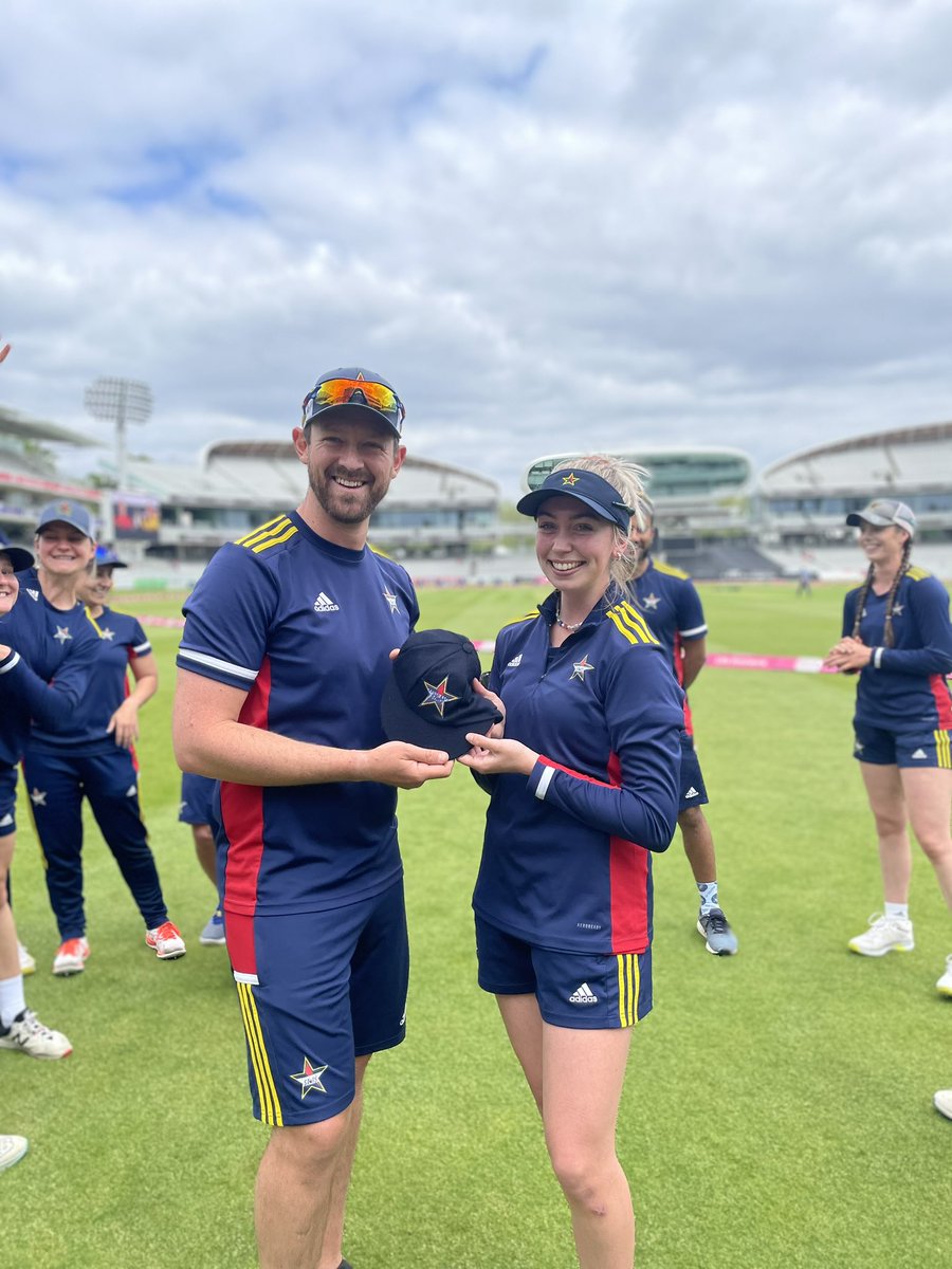 South East Stars senior debut for <a href="/ClaudieCooper18/">Claudie Cooper</a> 💛 

<a href="/surreycricket/">Surrey Cricket</a>
