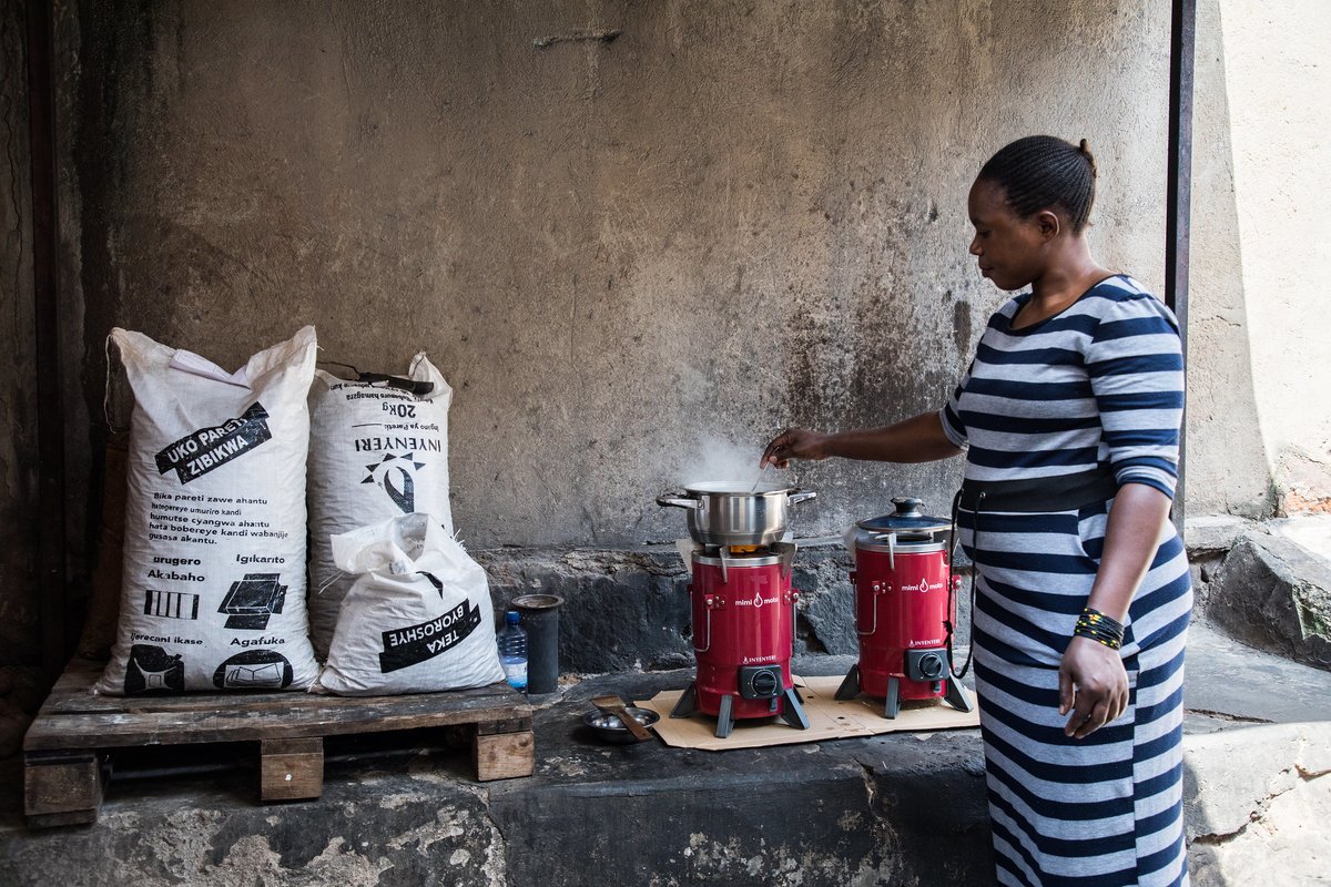 ErwinDeNys1's tweet photo. #CleanCooking reduces carbon emissions, but also comes with a suite of health, gender, and other co-benefits. Find out how #ResultsBasedFinance can expand access to these benefits in #CiDev and ESMAP’s new report: https://t.co/RtqZ0cTt6f https://t.co/5lALln8Mqb